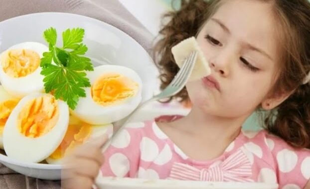 Ăn trứng luộc sai cách, cậu bé 4 tuổi không may “về với mây trời”: Bài học đắt giá cho gia đình có con nhỏ Ăn trứng luộc sai cách, cậu bé 4 tuổi không may “về với mây trời”: Bài học đắt giá cho gia đình có con nhỏ