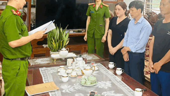 Cứu Vớt Cô Con Gái Mù Quáng Vì Yêu