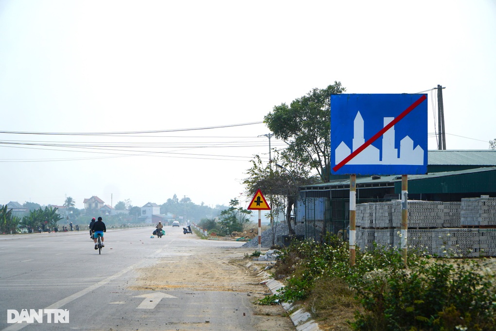 Biển báo không có bắt đầu nhưng có kết thúc khiến tài xế lo dính bẫy - 2 Biển báo không có bắt đầu nhưng có kết thúc khiến tài xế lo dính bẫy - 2