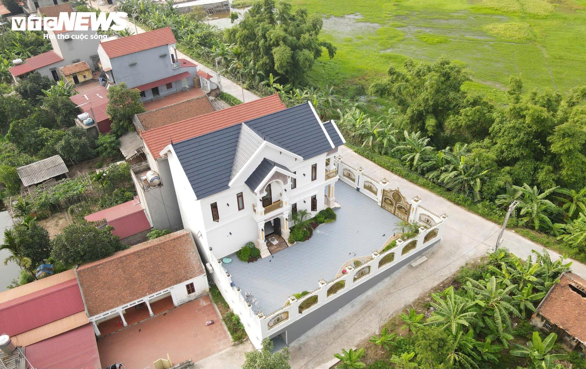 1-18032885 Biệt thự của 'ông trùm' 38 tuổi cầm đầu đường dây lừa đảo hơn 2.000 tỷ đồng - 1