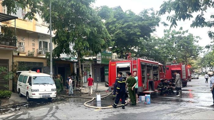 7c13eefe69b080eed9a1 Trung tâm thông tin chỉ huy Công an Thành phố Hà Nội đã điều động lực lượng Cảnh sát Phòng cháy chữa cháy và Cứu nạn cứu hộ tới ngay hiện trường chữa cháy. Ảnh: CATPHN