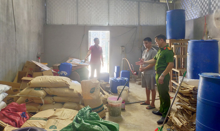 9_omo_03-1723204049983 Đột kích cơ sở sản xuất và tổng kho nước giặt giả thương hiệu nhãn hàng OMO -0