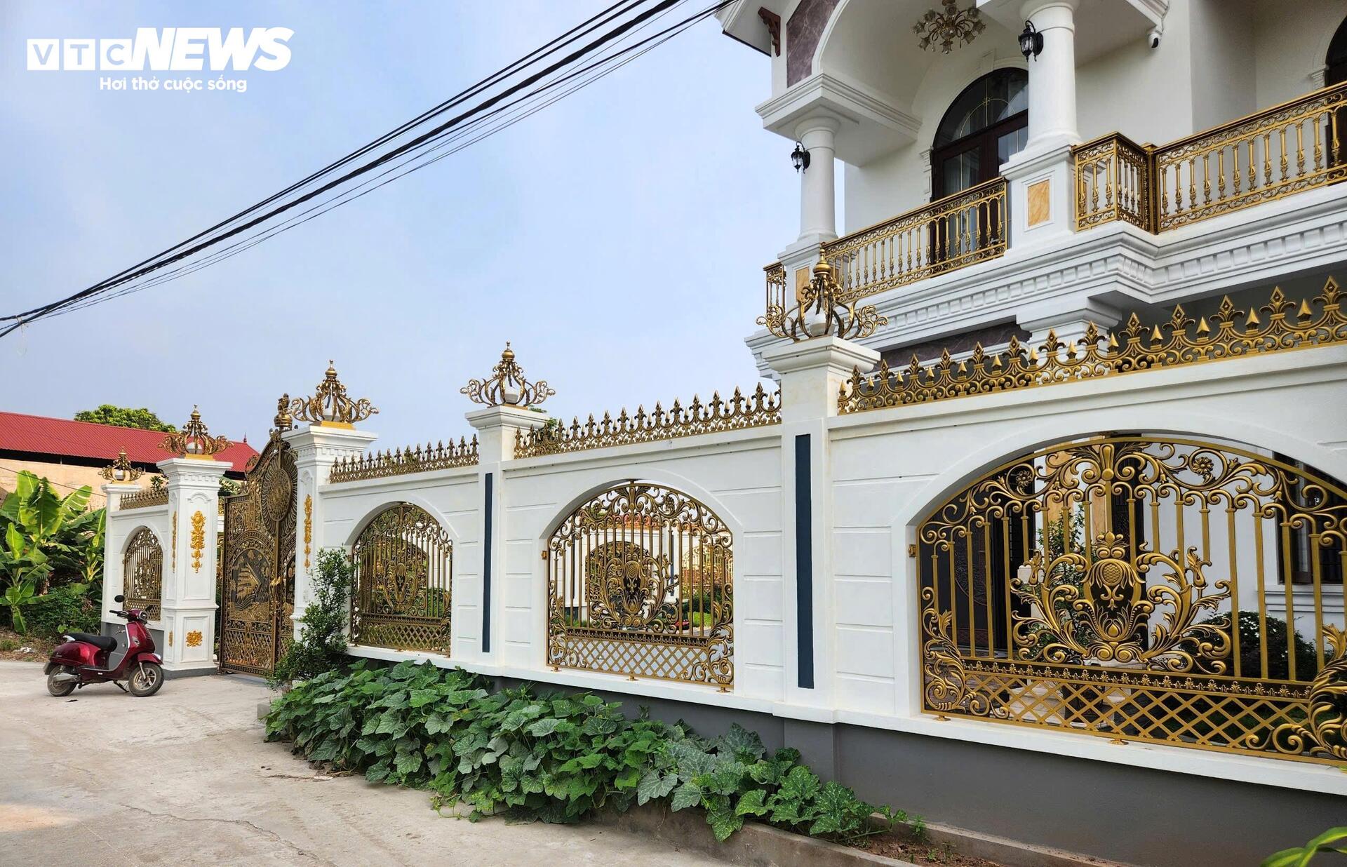 bb1-07181603 Biệt thự của 'ông trùm' 38 tuổi cầm đầu đường dây lừa đảo hơn 2.000 tỷ đồng - 5