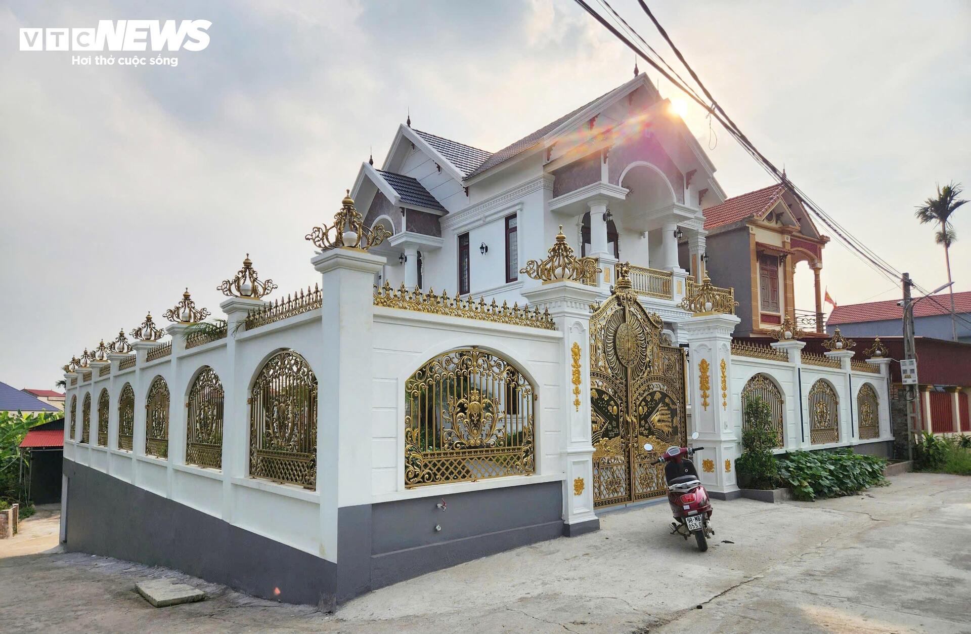biet-thu-08414783 Biệt thự của 'ông trùm' 38 tuổi cầm đầu đường dây lừa đảo hơn 2.000 tỷ đồng - 2