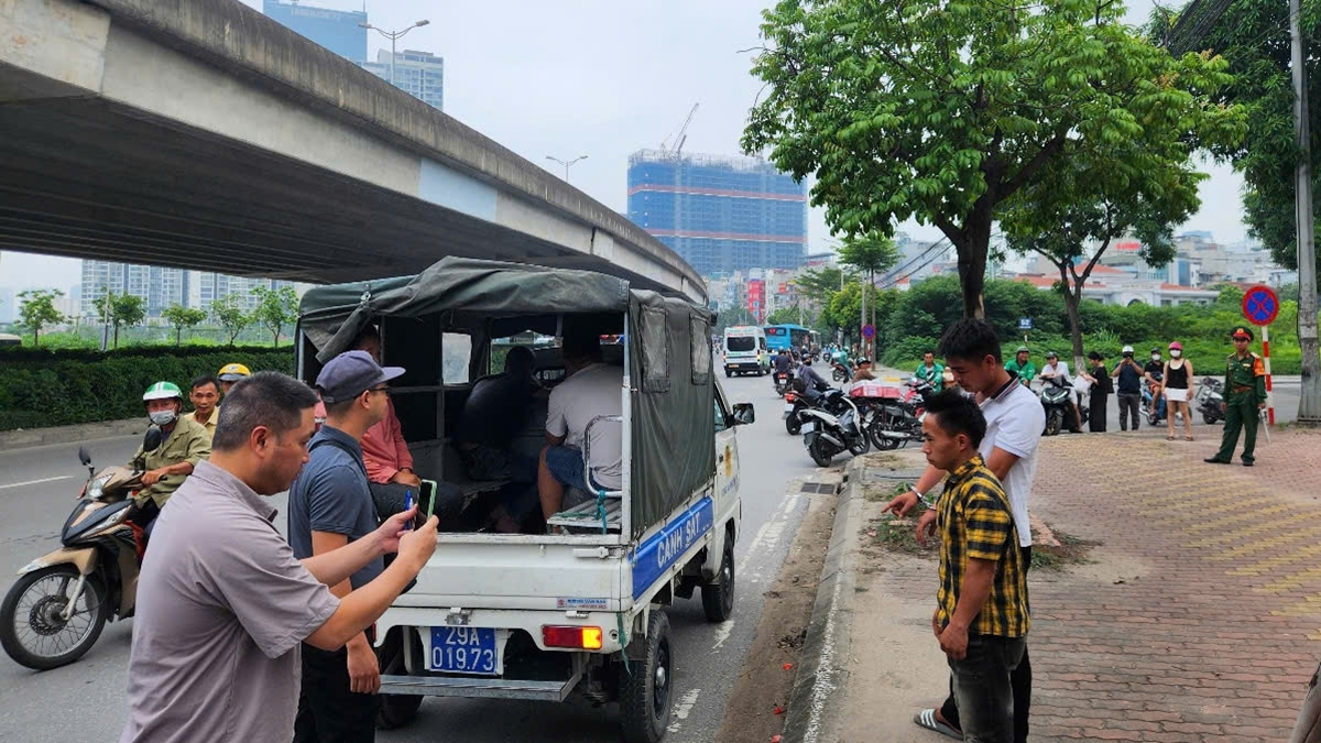 dung lai hien truong vu lua dao gan 5 trieu dong tien taxi va xe om o ha noi hinh anh 1