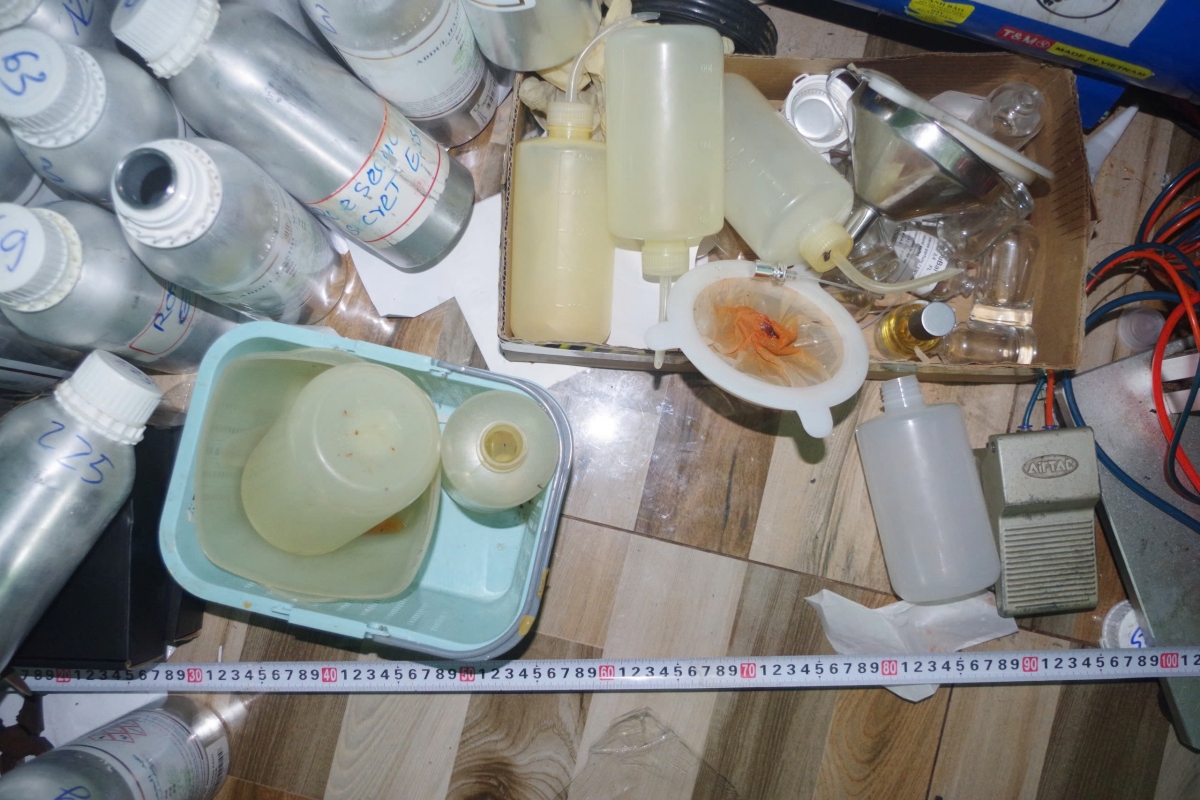 z6585343244974_c9f42b8d72f60c51a839a036d27d5771 lat tay cong nghe san xuat nuoc hoa gia made in dubai... bang may danh trung hinh anh 2