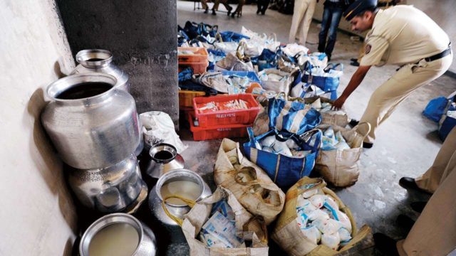 746089-milk-adulteration-102218-640x360-1752216937922491465922-1752236246792-1752236247198241184473 Chỉ tốn 1.500 đồng tạo ra 1 lít sữa từ… sơn, dầu gội và urê: Cả đường dây sữa độc bị quét sạch trong 72 giờ- Ảnh 1.