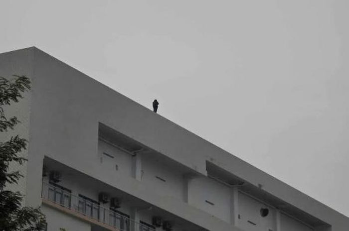 c74dcf42170cfe52a71d Cháu H tại tầng thượng tòa nhà K1, Bệnh viện Bạch Mai.