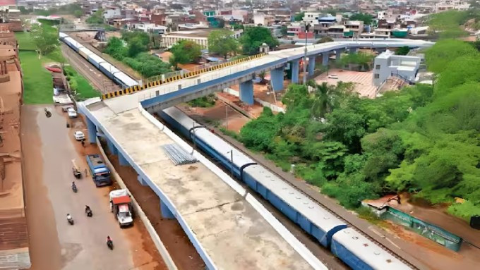 india-9-1751937268-4100-1751937925 Cây cầu vượt với góc cua gần 90 độ tại Bhopal. Ảnh: ABP News