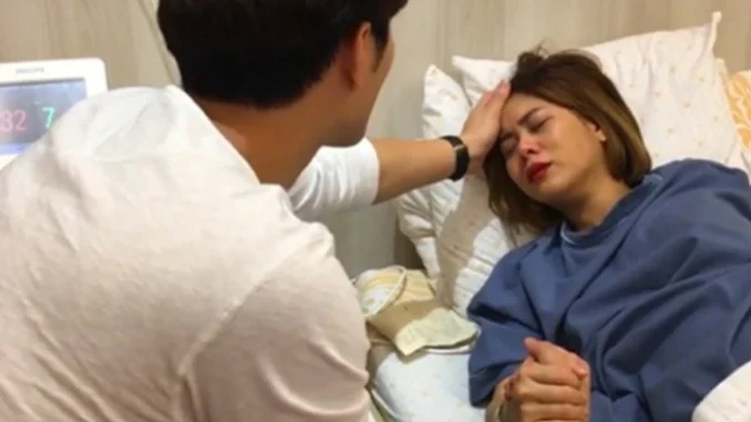 Vợ mất trên bàn đ:ẻ, tôi nén nỗi đau gà trống nuôi con. 2 năm sau 1 lần đưa con đi chơi thấy con ú ớ gọi: “Mẹ ơi!”, tôi quay lại thì lạnh sống lưng thấy cảnh… Vợ mất trên bàn đ:ẻ, tôi nén nỗi đau gà trống nuôi con. 2 năm sau 1 lần đưa con đi chơi thấy con ú ớ gọi: “Mẹ ơi!”, tôi quay lại thì lạnh sống lưng thấy cảnh…