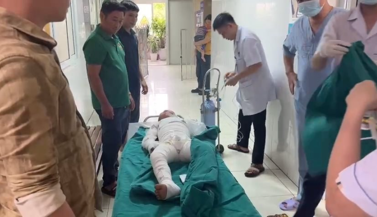 screenshot_1-2025-05-27-16-45 Mẹ hoảng hốt chứng kiến 2 con 'cháy như ngọn đuốc sống' khi dùng xăng đốt kiến - Ảnh 1