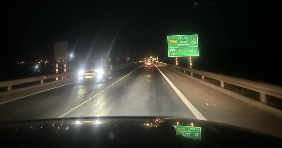 tranh luận về cao tốc 2 làn xe, không giải phân cách cứng ở việt nam hình ảnh 1 tranh luan ve cao toc 2 lan xe, khong giai phan cach cung o viet nam hinh anh 1