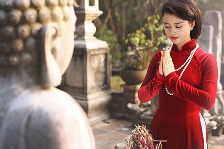 tuong-nguoi-may-man-1353 Ấn đường nằm giữa hai đầu lông mày, là khu vực quan trọng trong tướng mặt, thể hiện sự thông tuệ, vận khí và cả mối liên kết giữa tâm linh và vận mệnh.