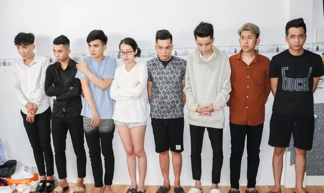 nhan-ao-den-bia-phai-16761010385181683594080-20250602072733-bf8nd
