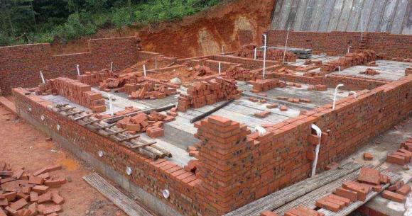 Tường chồng tường, cây chắn hiên, nhà tan người vong, phong thủy nhà ở