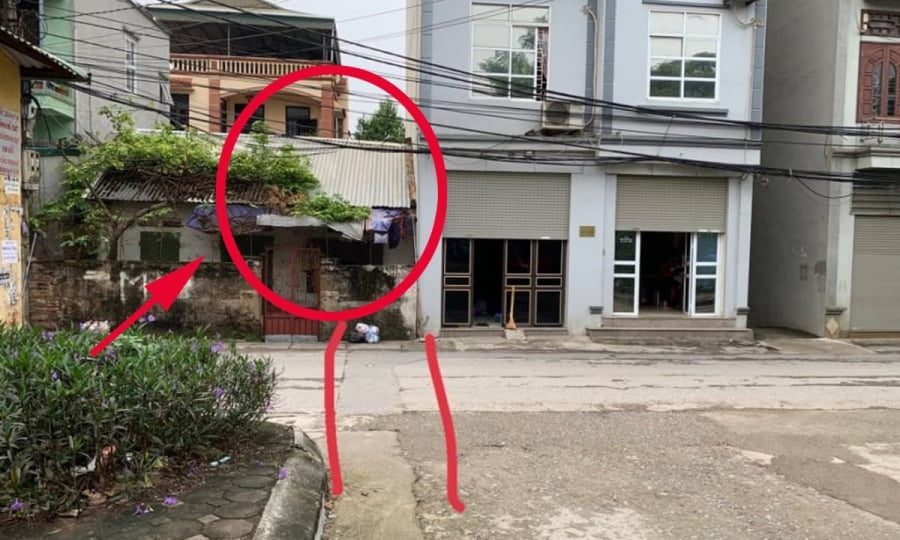 Trong phong thủy, một con đường thẳng tắp đâm trực diện vào cửa nhà được gọi là
