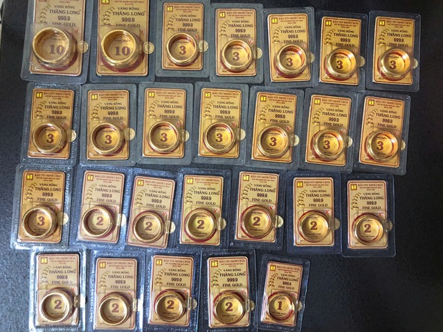 Lỡ “đu đỉnh”, người đàn ông ở Hà Nội vội mang vàng đi cắt lỗ thì gặp cảnh bất ngờ, băn khoăn- Ảnh 2. Lỡ “đu đỉnh”, người đàn ông ở Hà Nội vội mang vàng đi cắt lỗ thì gặp cảnh bất ngờ, băn khoăn- Ảnh 2.