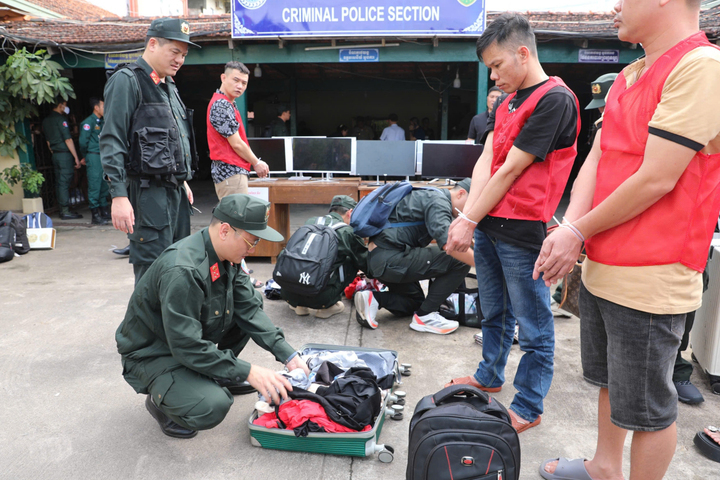 cong-an-tinh-lai-chau-1-of-1-14505467-1 Ban chuyên án bắt giữ nhóm lừa đảo qua mạng tại Campuchia. (Ảnh: CACC)