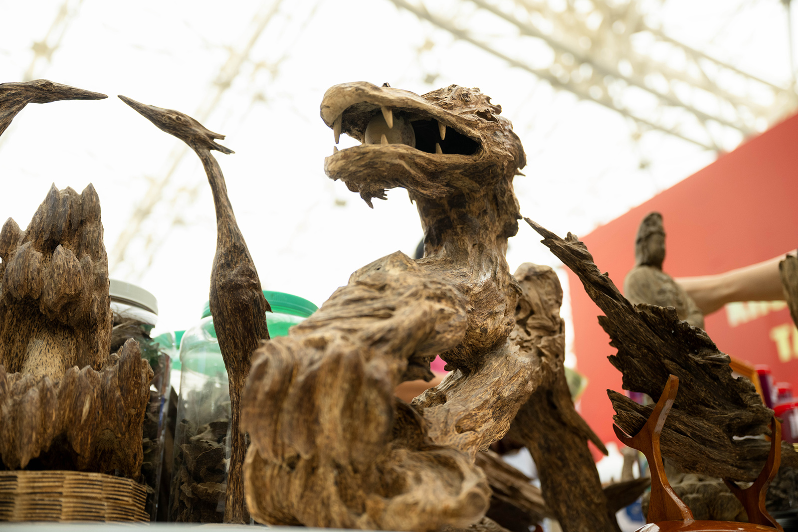 700 triệu đồng cho một "khối gỗ" hình rồng ở Hà Nội: Vì sao chủ nhân không bán?- Ảnh 5. 700 triệu đồng cho một "khối gỗ" hình rồng ở Hà Nội: Vì sao chủ nhân không bán?- Ảnh 5.