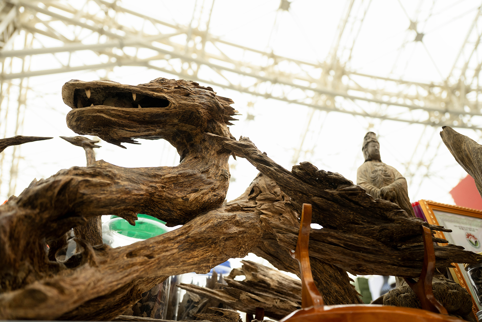 700 triệu đồng cho một "khối gỗ" hình rồng ở Hà Nội: Vì sao chủ nhân không bán?- Ảnh 3. 700 triệu đồng cho một "khối gỗ" hình rồng ở Hà Nội: Vì sao chủ nhân không bán?- Ảnh 3.