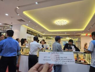 Giá bạc hôm nay 17 - 10: Tăng vọt Cùng vàng , lập kỷ lục mới - Ảnh 2.