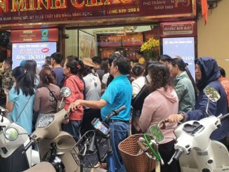 Lỡ “đu đỉnh”, người đàn ông ở Hà Nội vội mang vàng đi cắt lỗ thì gặp cảnh bất ngờ, băn khoăn- Ảnh 1.