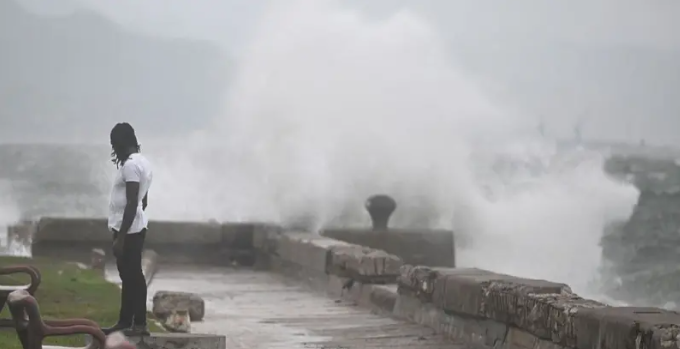 Siêu bão mạnh nhất thế giới 2025 vừa đổ bộ đã gây thương vong, dự báo những kịch bản chưa từng có tiền lệ- Ảnh 4. Siêu bão mạnh nhất thế giới 2025 vừa đổ bộ đã gây thương vong, dự báo những kịch bản chưa từng có tiền lệ- Ảnh 4.